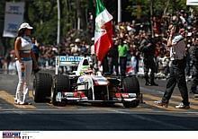 Rund 200.000 Menschen säumten die Straßen im mexikanischen Stadtzentrum von Guadalajara, der Heimatstadt des neuen Sauber-Piloten Sergio Pérez. Foto: Auto-Reporter.NET